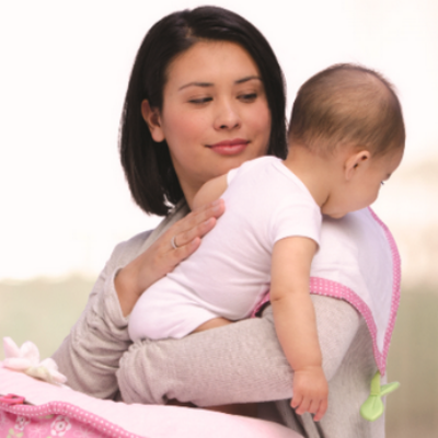 3 cách vỗ ợ hơi giúp bé sơ sinh dễ chịu, giảm nôn trớ