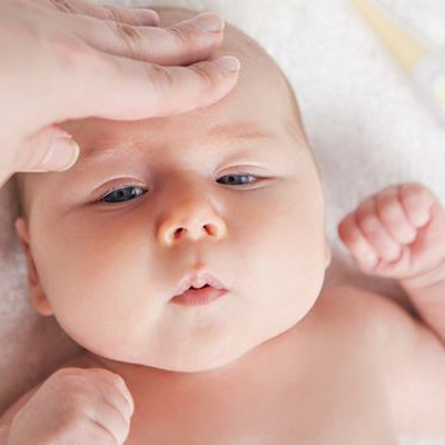 Trẻ sốt mọc răng bao lâu thì khỏi?