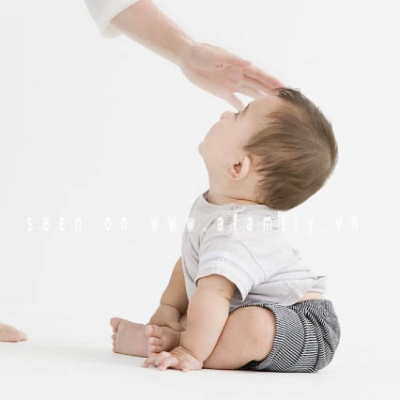 Bé mấy tháng biết ngồi thì là bình thường? 