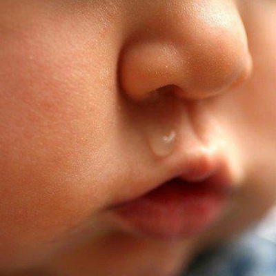 Sai lầm thường gặp khi rửa mũi cho bé