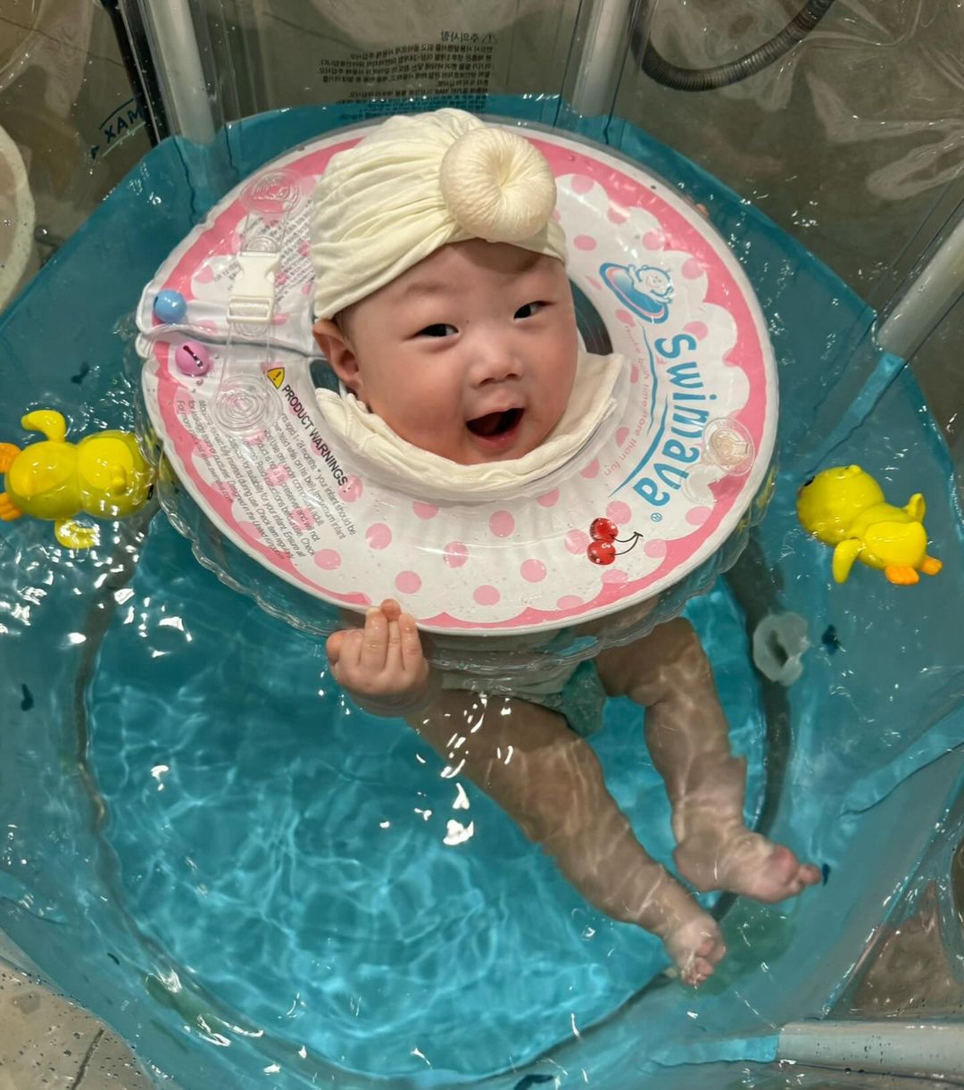 Cha mẹ giúp bé vượt qua nỗi sợ bơi lội bằng cách nào?