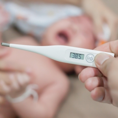 Những điều cần biết khi trẻ sơ sinh bị sốt