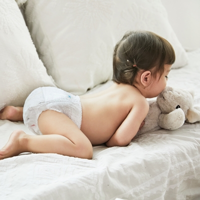 Dỗ bé bằng món đồ chơi khác khi bé chán liệu có phải cách hay?