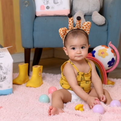 Bé sơ sinh nên dùng bỉm dán hay bỉm quần? Bé nên mặc bỉm dán đến mấy tháng tuổi?