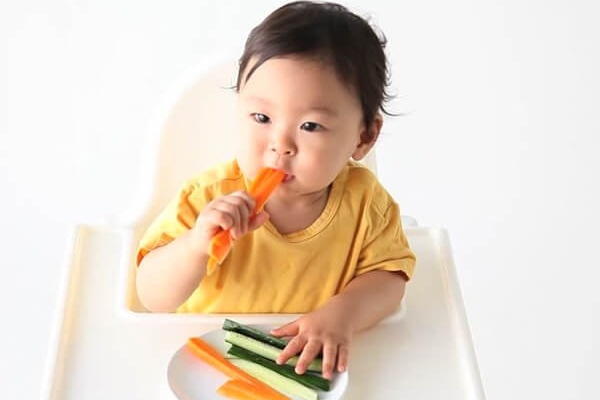 Chọn phương pháp ăn dặm nào cho bé?