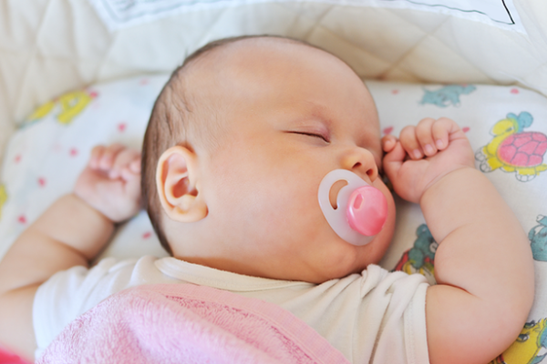 Có nên dùng gối cho trẻ sơ sinh? 
