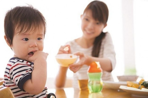 Trẻ biếng ăn có đáng lo như mẹ tưởng tượng? 