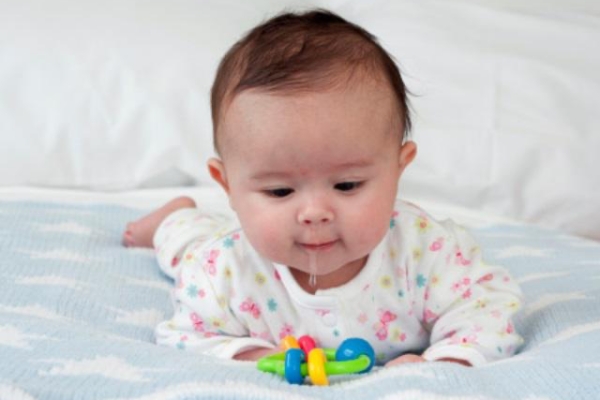 Momo Rabbit cùng mẹ tìm hiểu bất thường khi trẻ sơ sinh chảy dãi nhiều