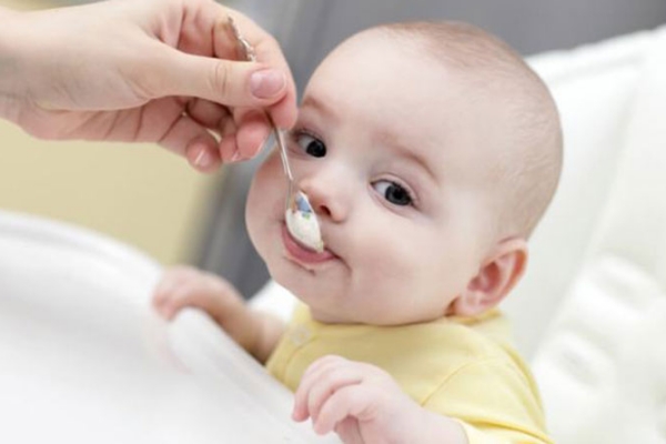Momo Rabbit cùng mẹ tìm hiểu bất thường khi trẻ sơ sinh chảy dãi nhiều