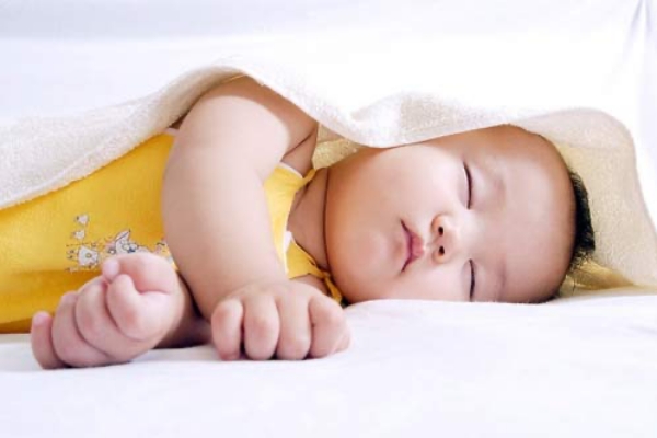 Tìm hiểu về giật mình ở trẻ sơ sinh cùng Momo Rabbit