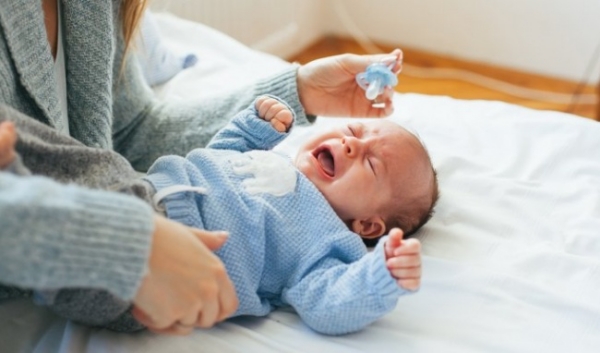 làm thế nào để con hết khóc dạ đề