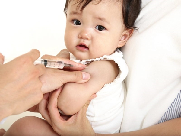 Tiêm chủng trước 1 tuổi
