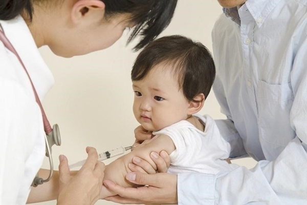 Tiêm chủng trước 1 tuổi