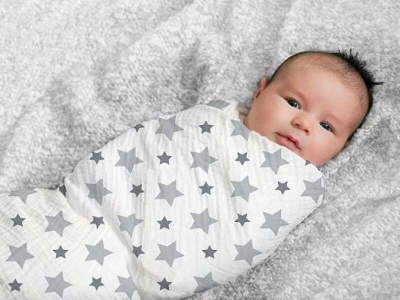 Khăn xô có thể dùng làm chăn cho bé