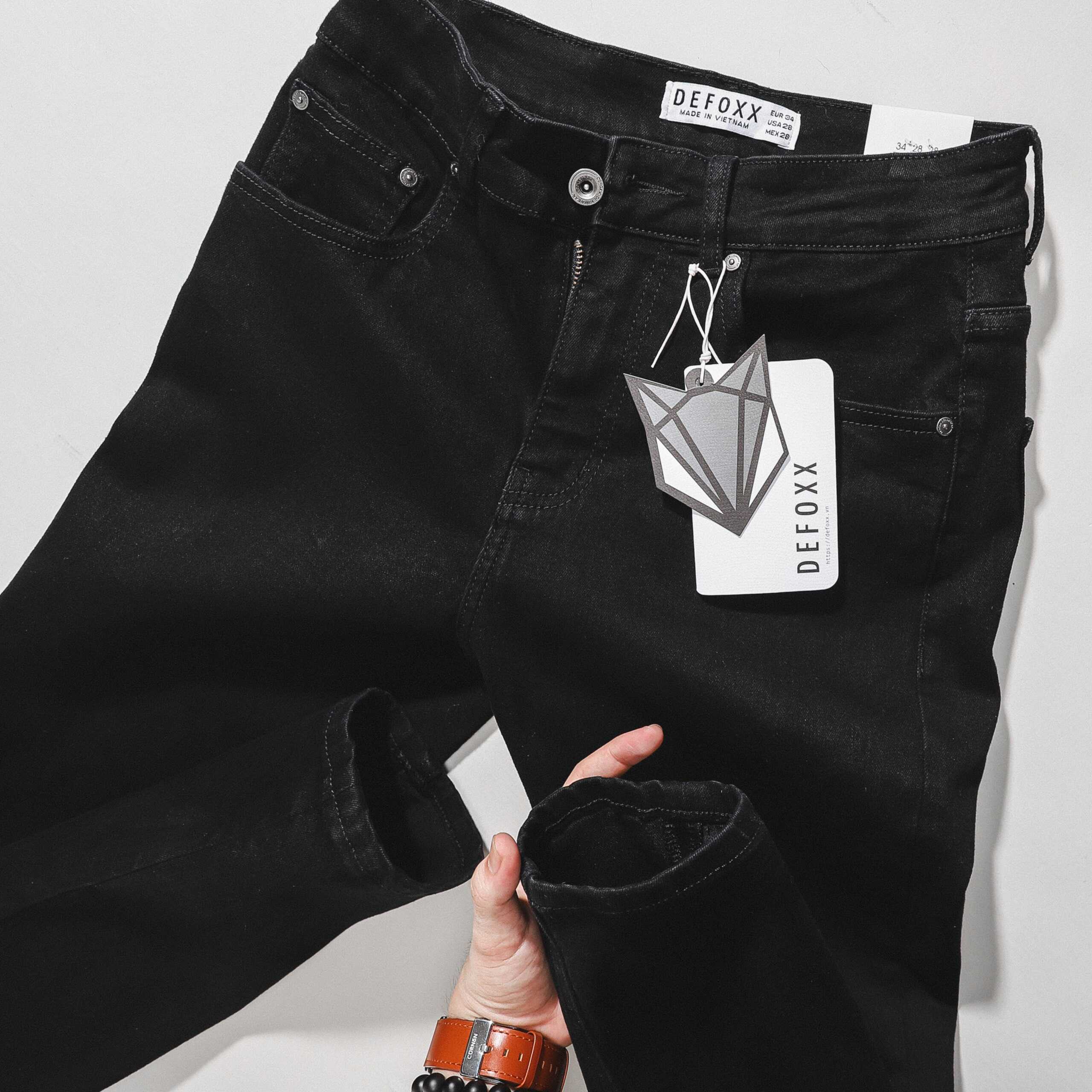 QUẦN JEANS ĐEN RÁCH GỐI