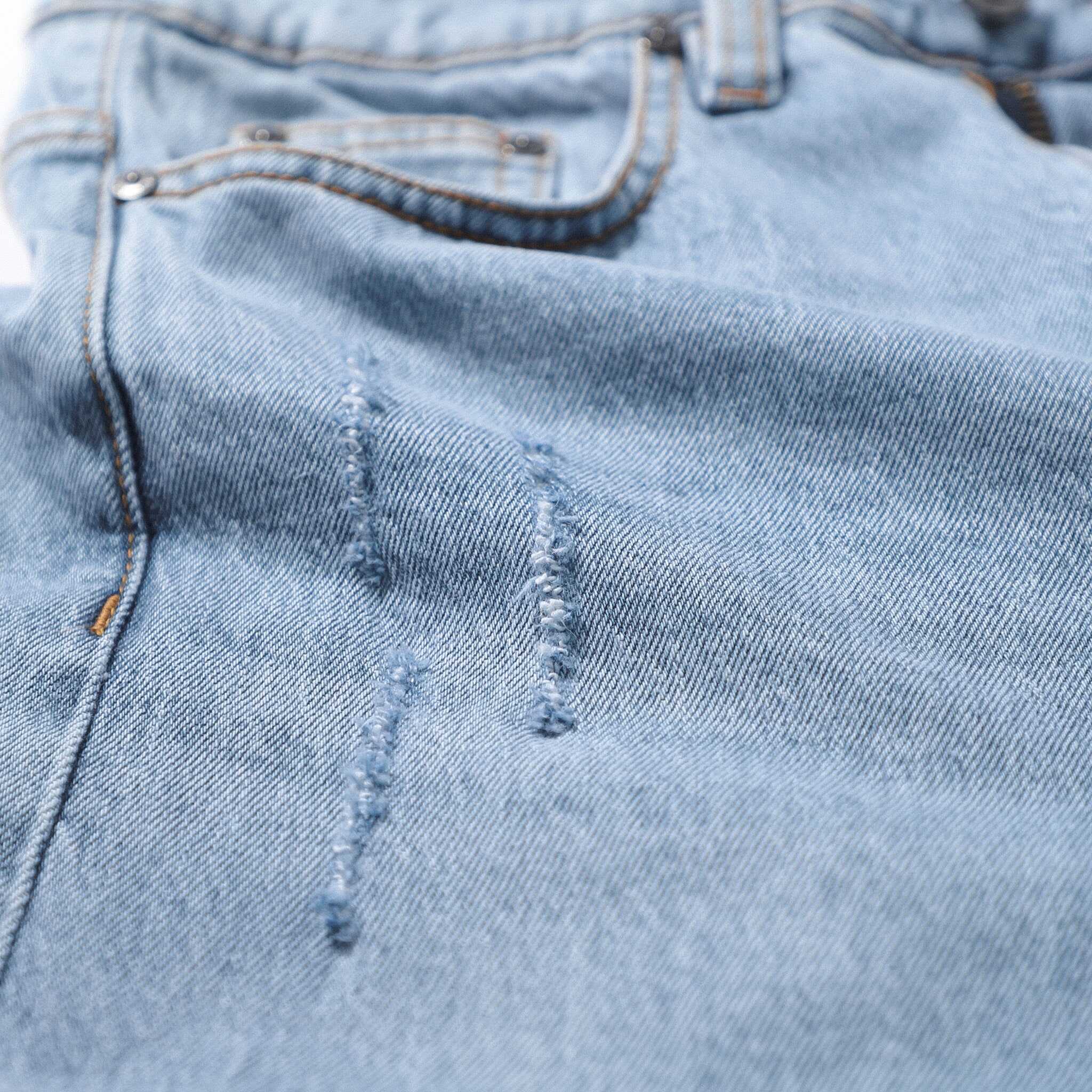 QUẦN JEANS DEFOXX XANH NHẠT RÁCH