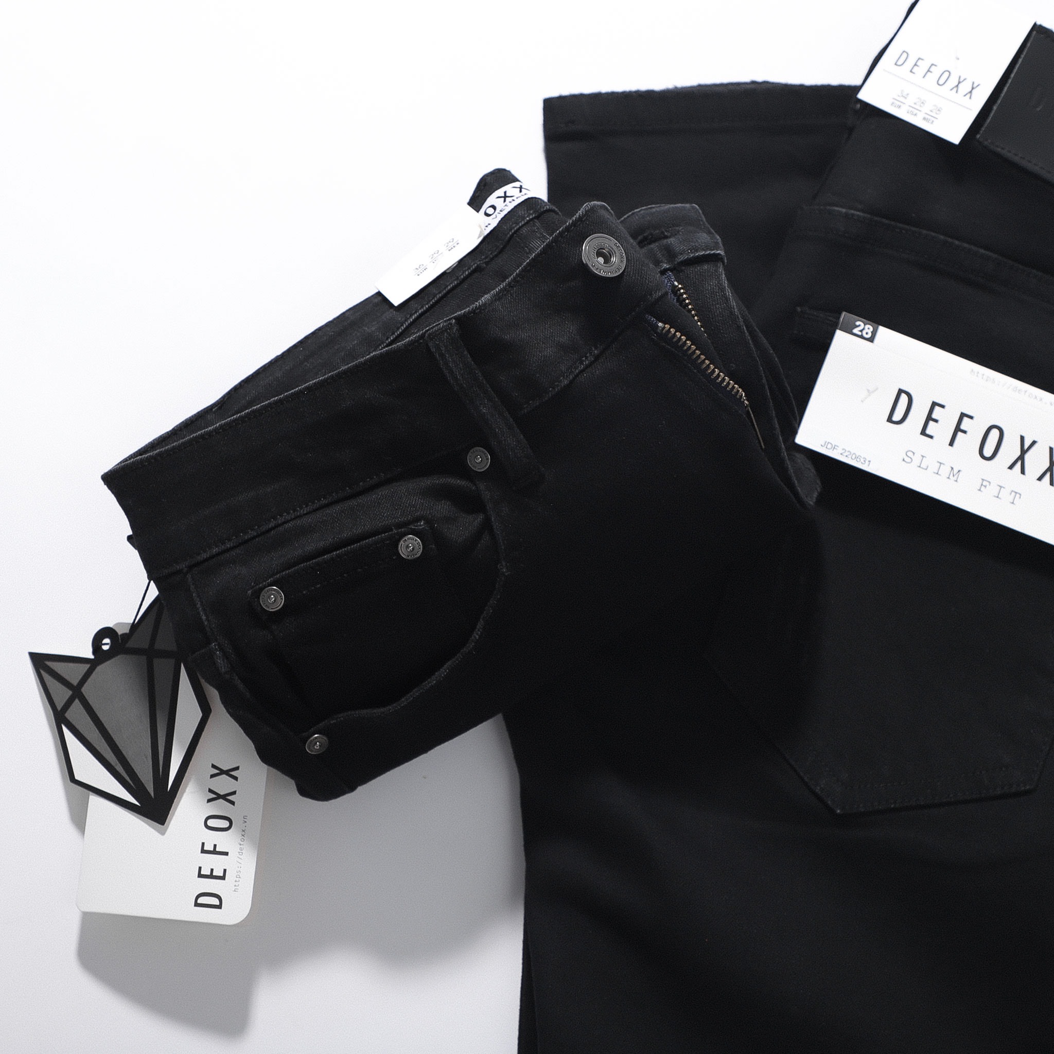 QUẦN JEANS DEFOXX ĐEN WASH CÀO RÁCH