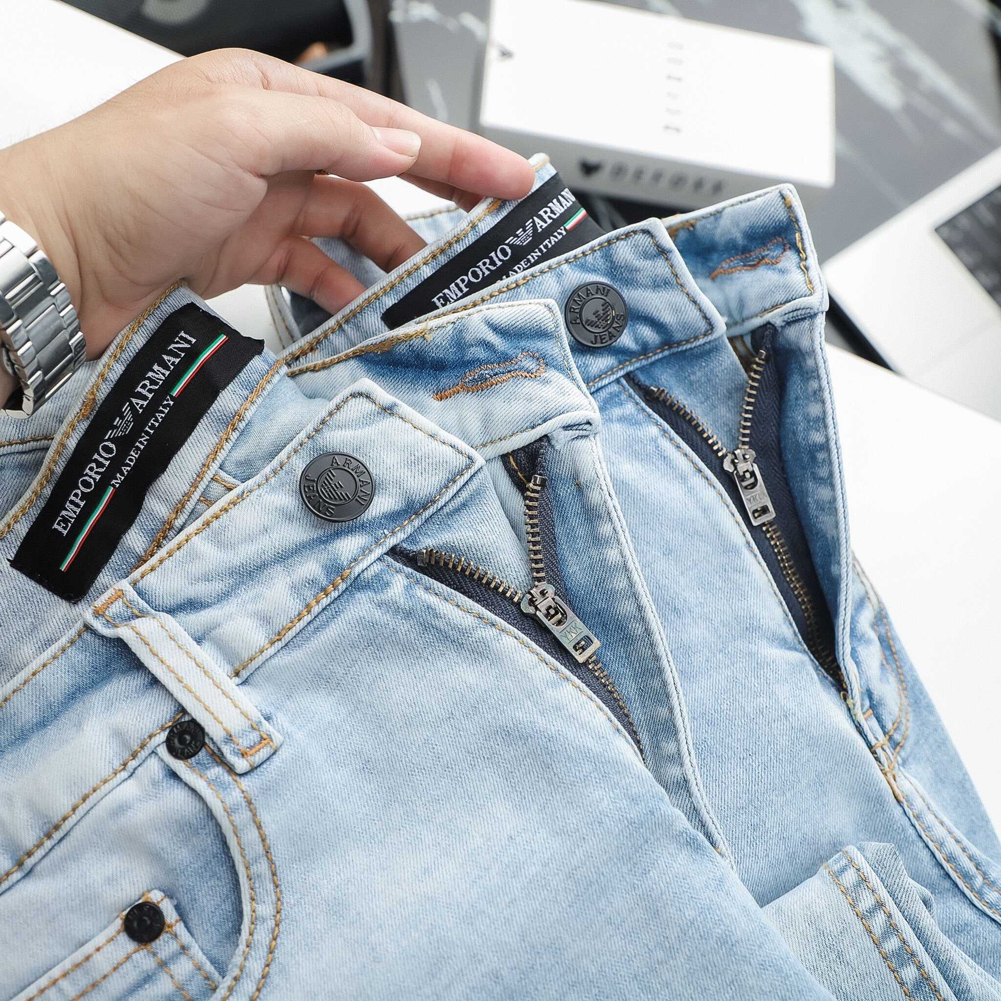 QUẦN JEANS ARMANI XANH NHẠT RÁCH WASH