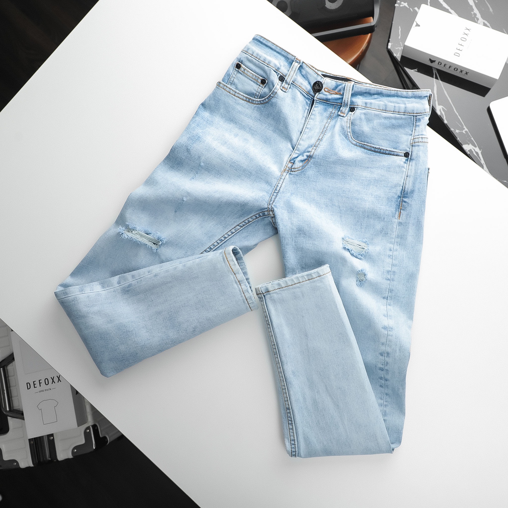QUẦN JEANS ARMANI XANH NHẠT RÁCH WASH