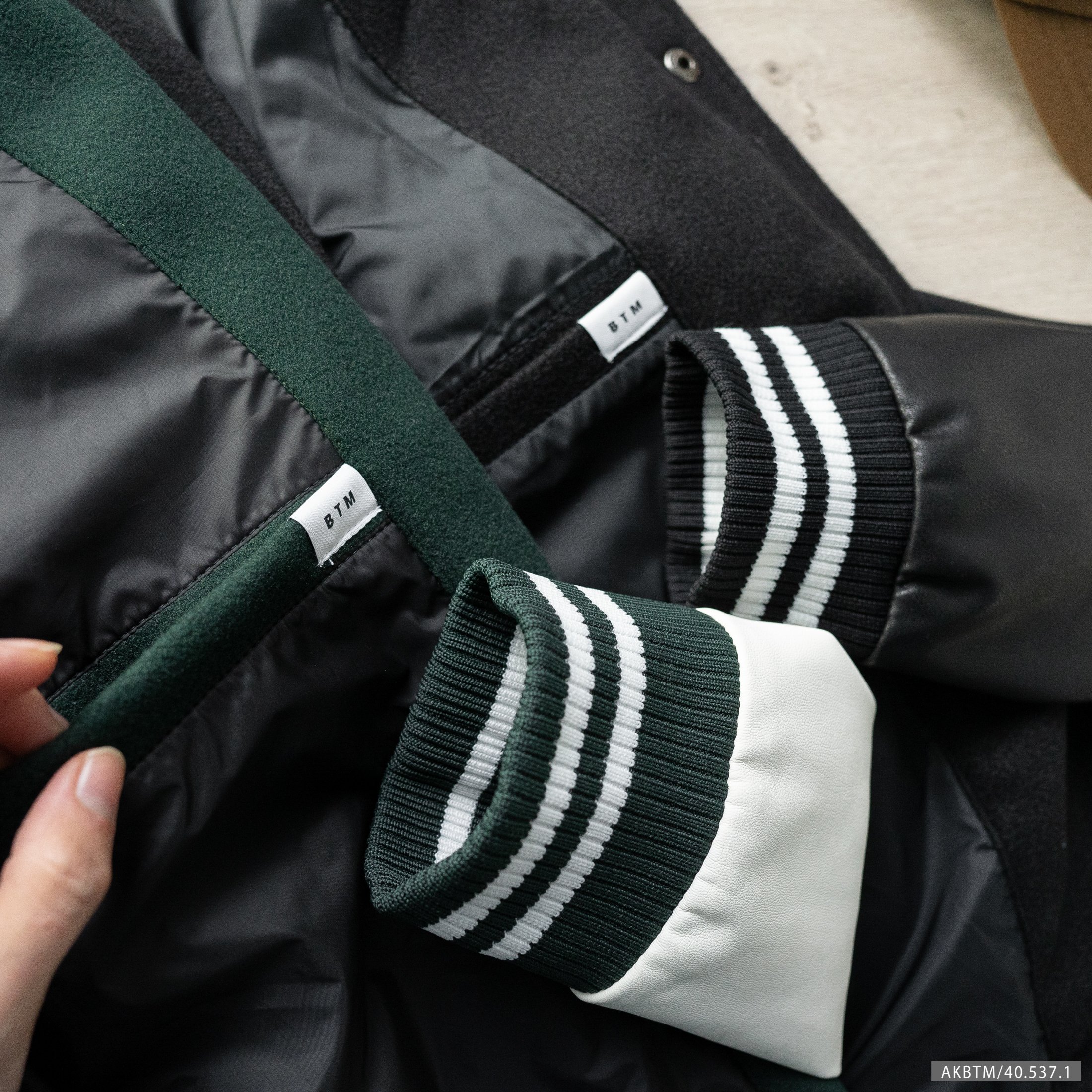 ÁO KHOÁC BOMBER VARSITY BTM TAY DA