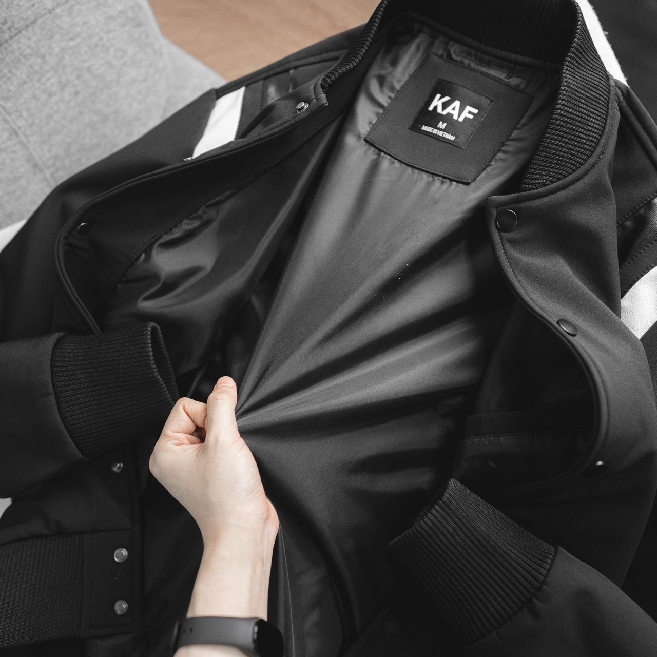 ÁO KHOÁC BOMBER KAF XẺ VAI