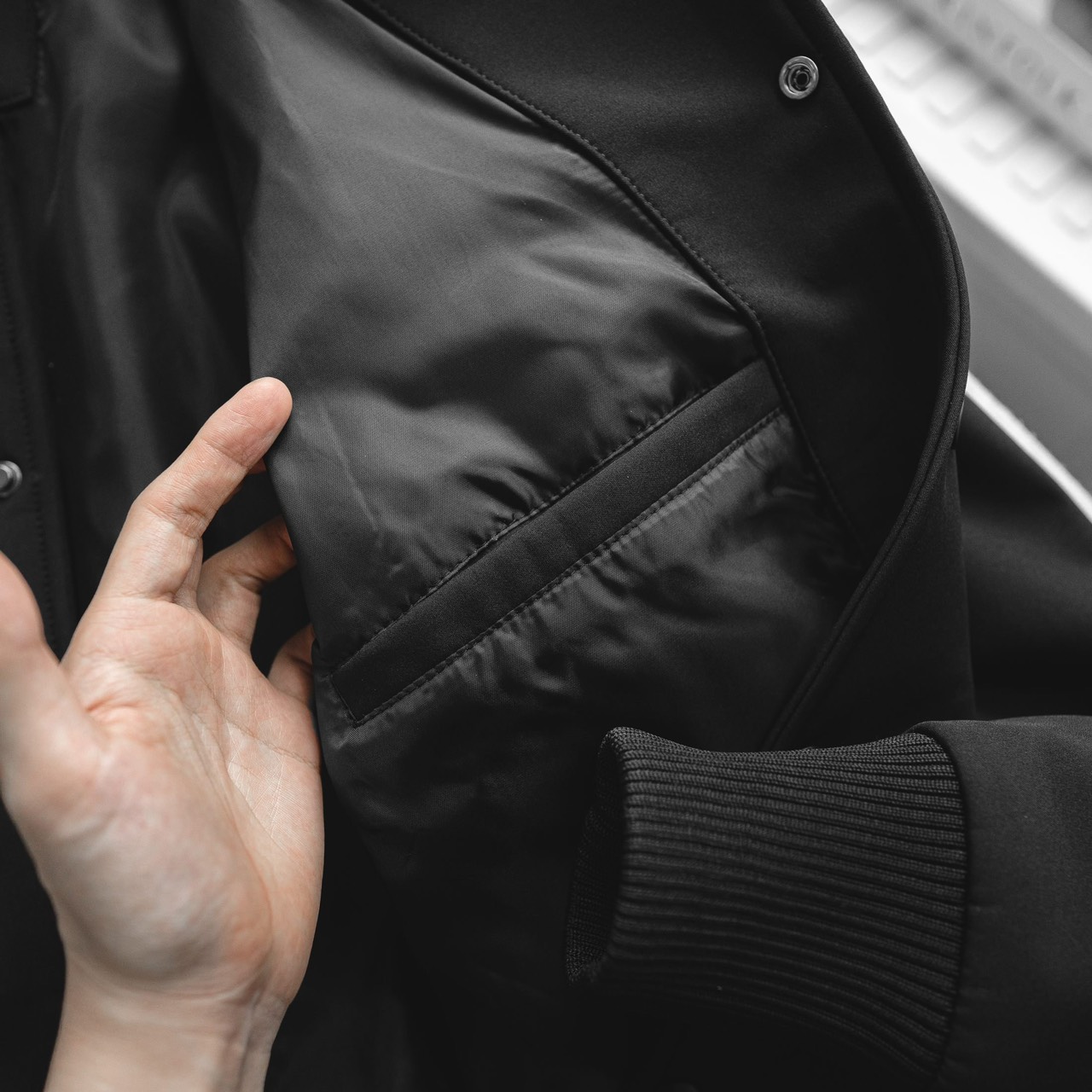 ÁO KHOÁC BOMBER KAF XẺ VAI