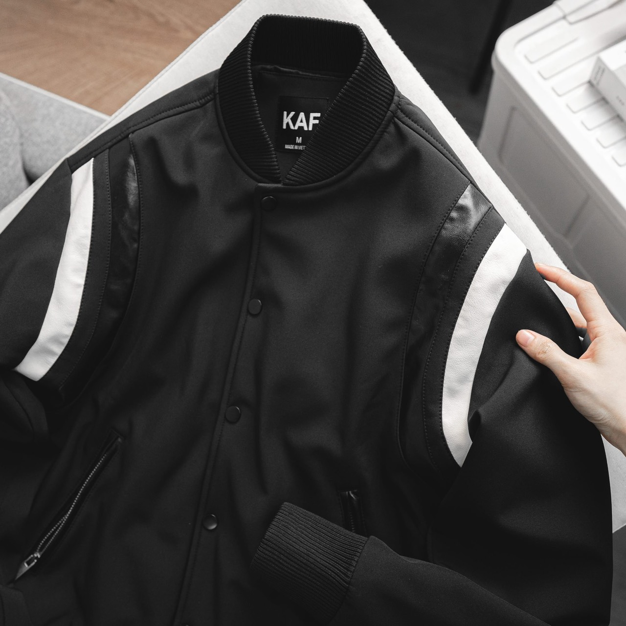 ÁO KHOÁC BOMBER KAF XẺ VAI