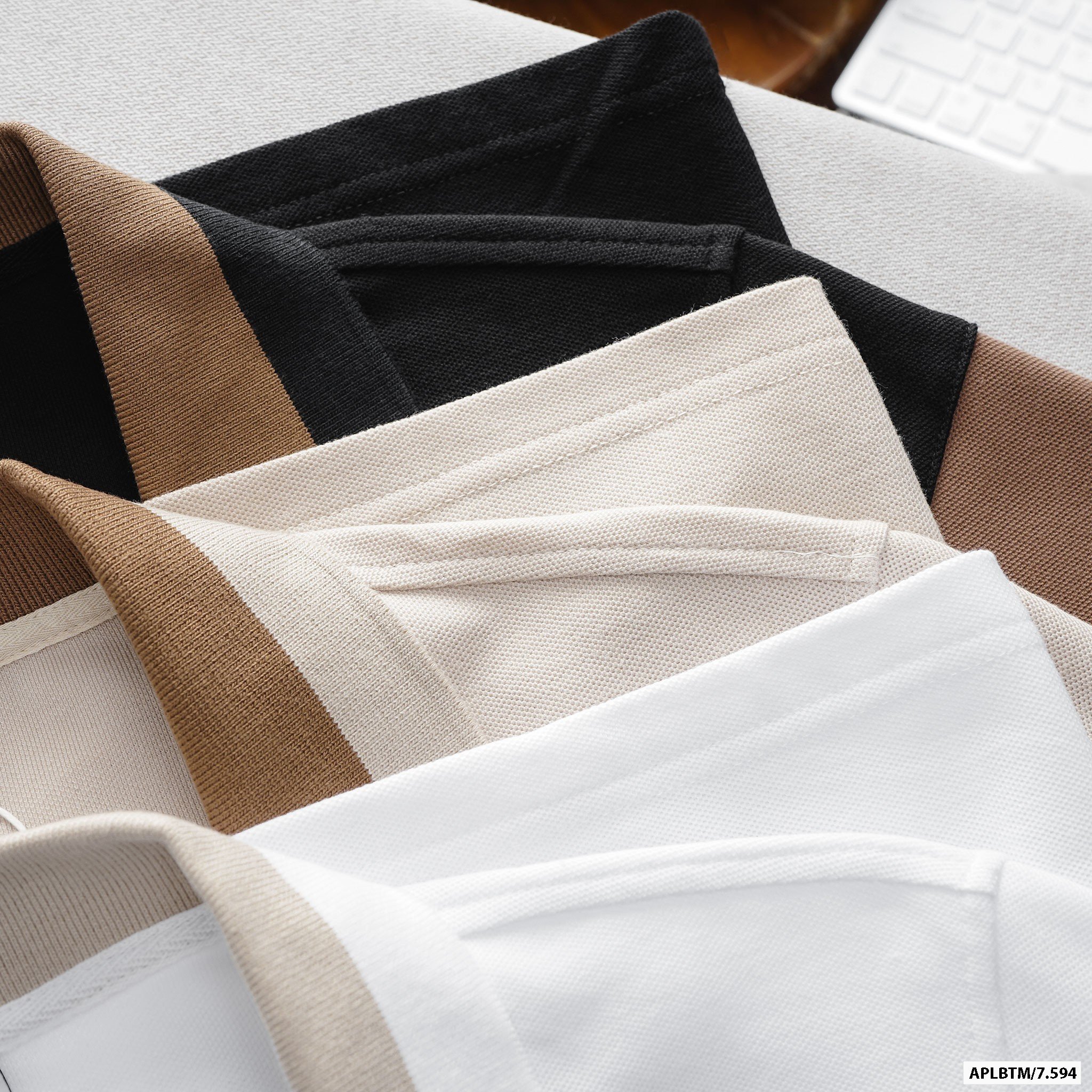 ÁO POLO BTM MONOGRAM CỔ V