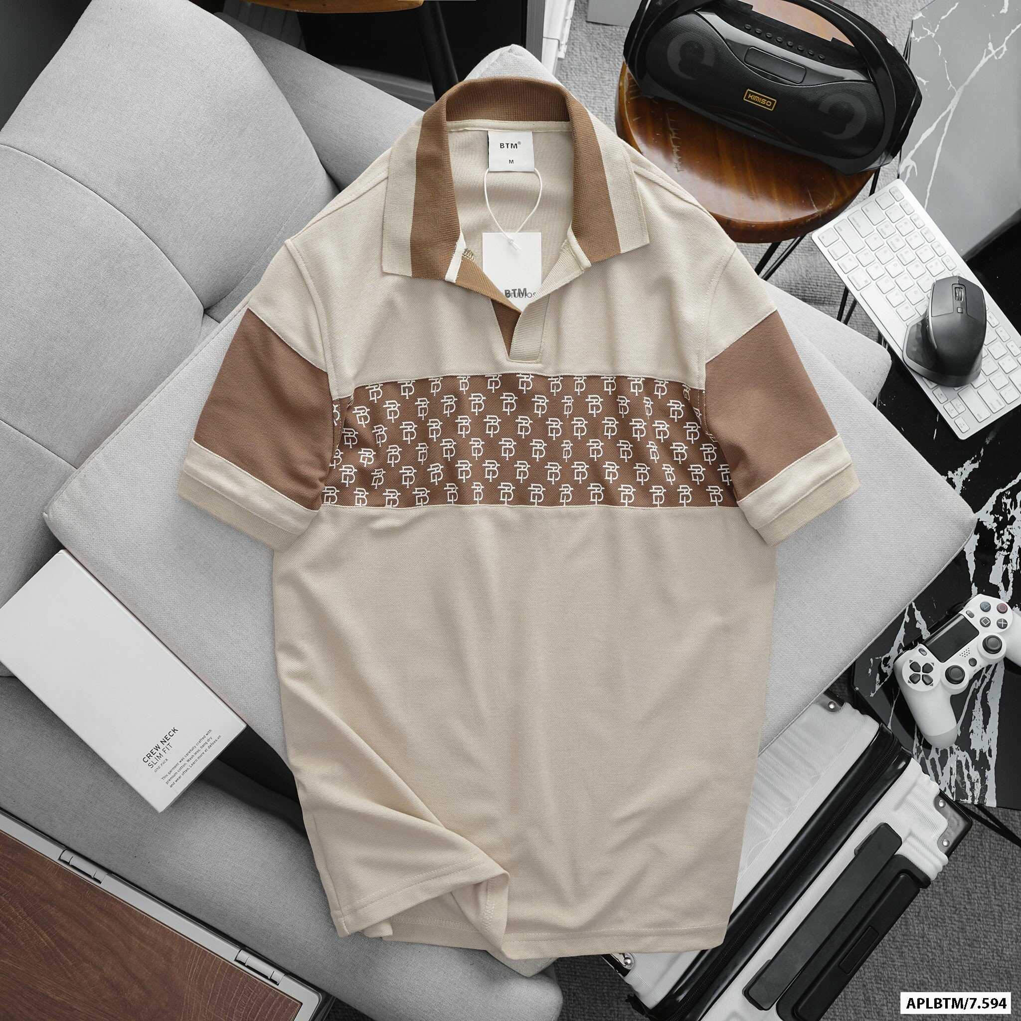 ÁO POLO BTM MONOGRAM CỔ V