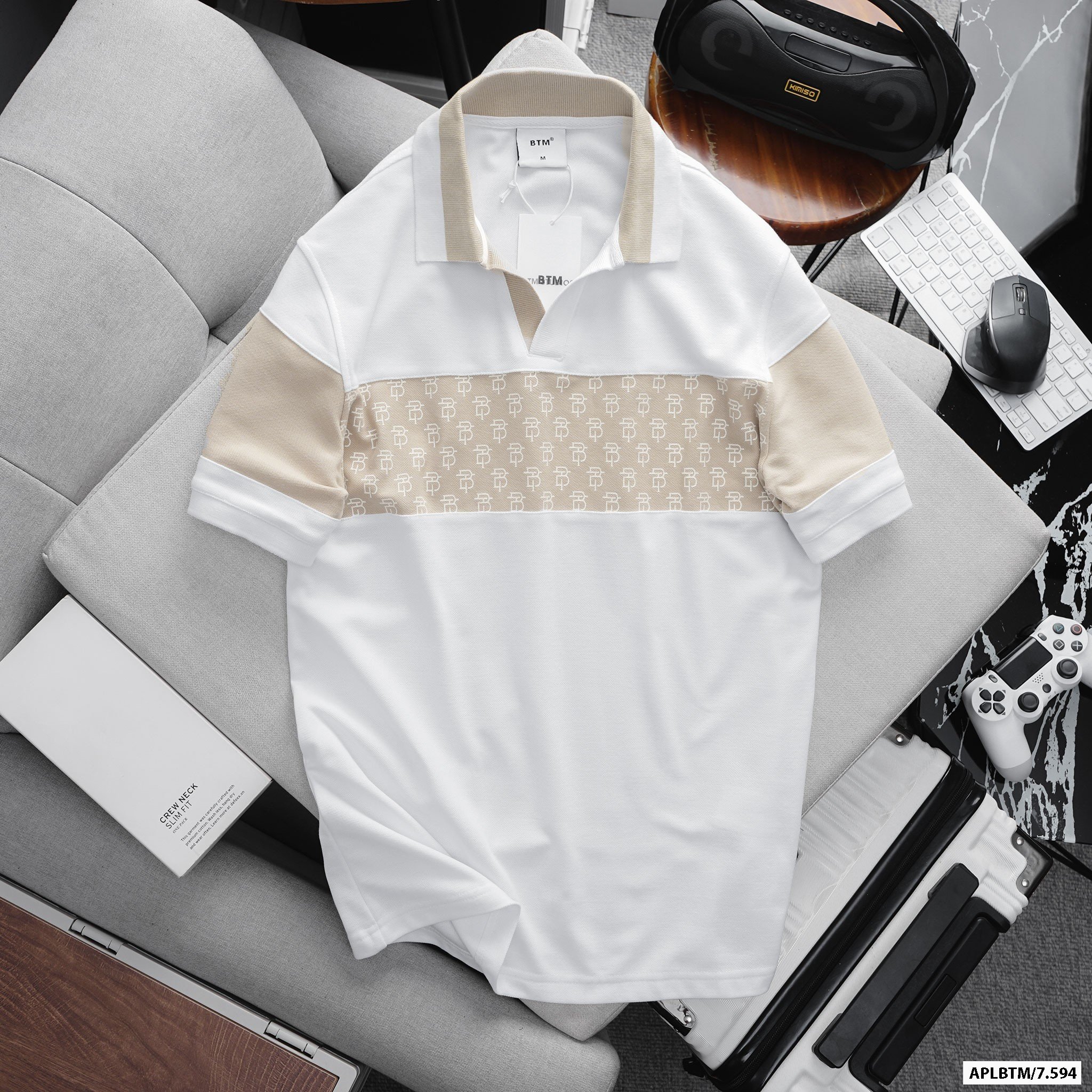 ÁO POLO BTM MONOGRAM CỔ V