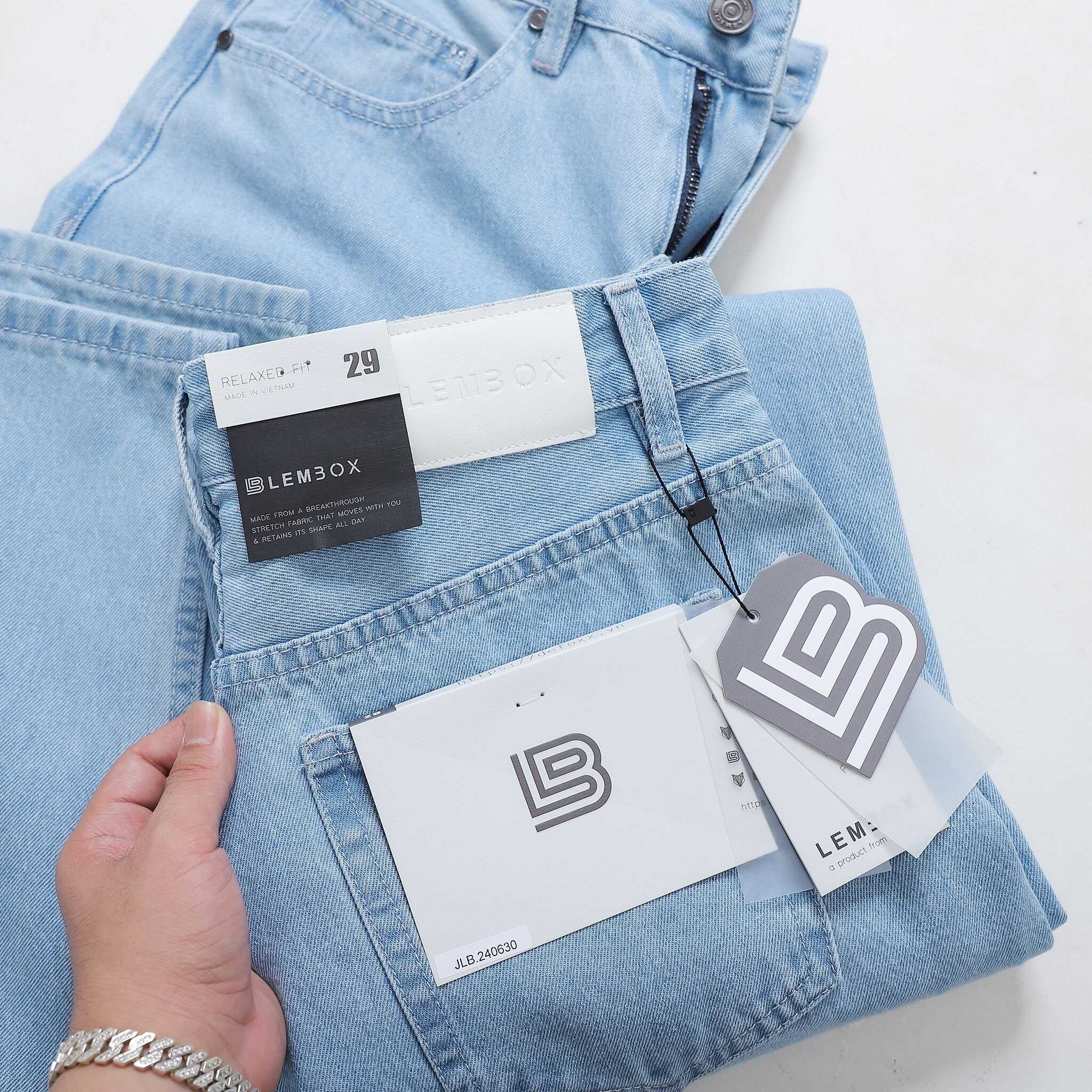 QUẦN JEANS LEMBOX RELAXED-FIT XANH NHẠT TRƠN