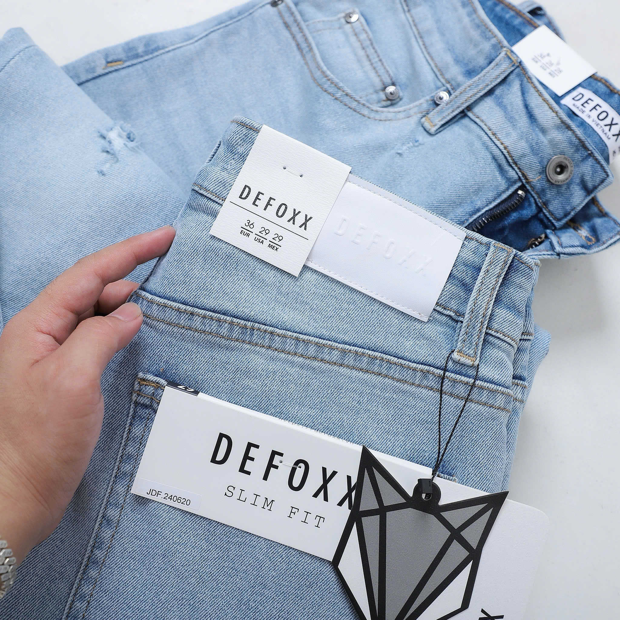 QUẦN JEANS DEFOXX XANH NHẠT CÀO RÁCH