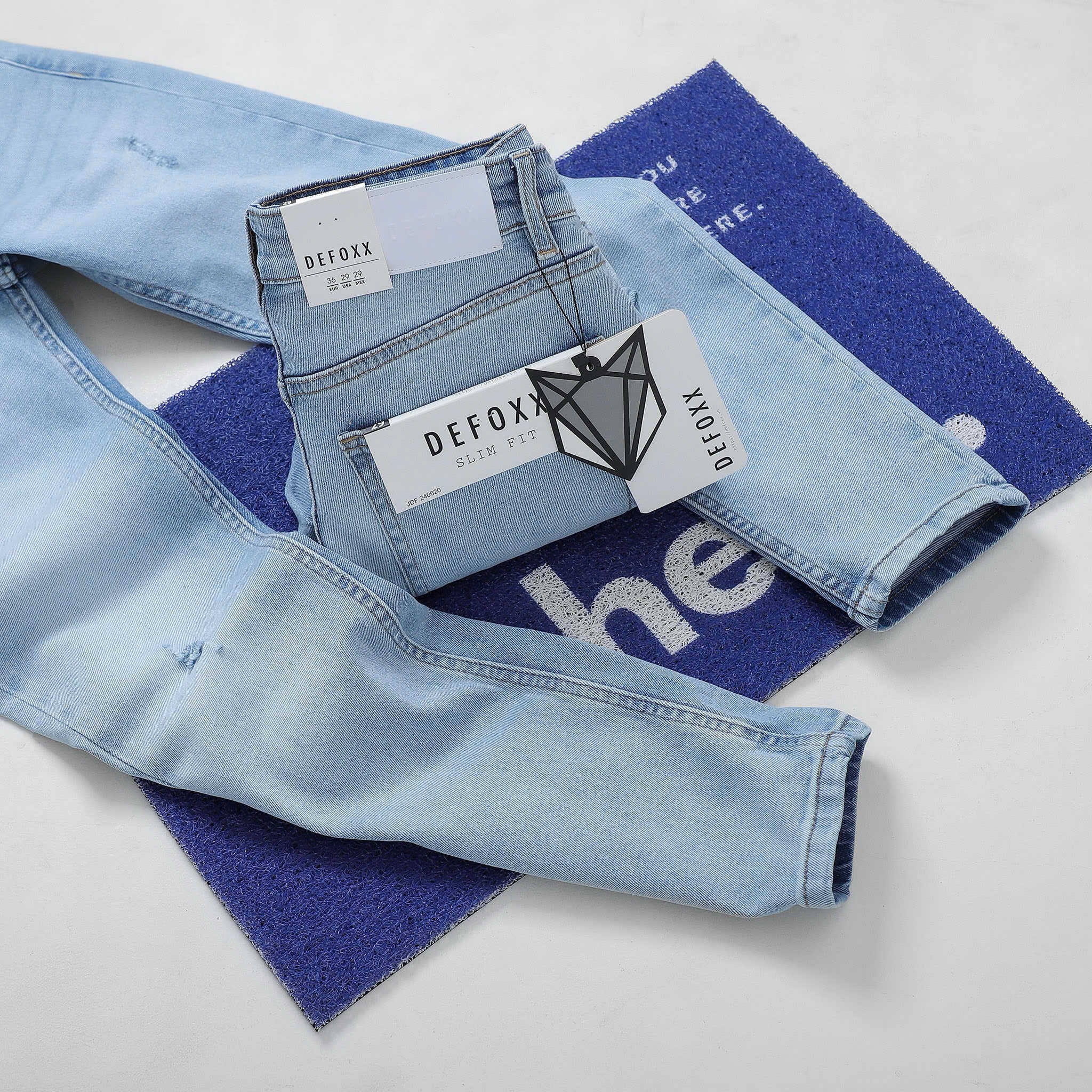 QUẦN JEANS DEFOXX XANH NHẠT CÀO RÁCH