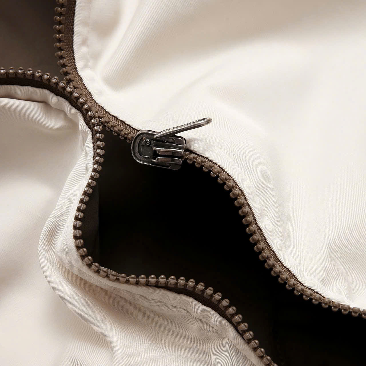 ÁO KHOÁC BOMBER 2 MẶT TRẦN TRÁM