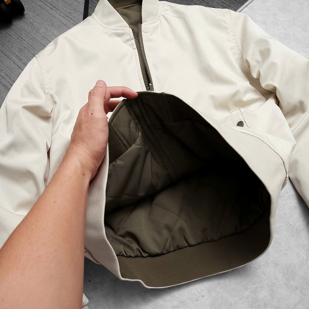 ÁO KHOÁC BOMBER 2 MẶT TRẦN TRÁM