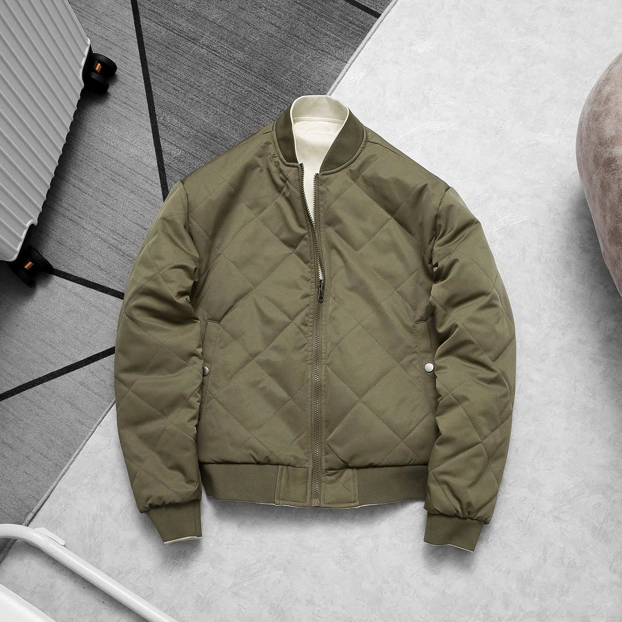 ÁO KHOÁC BOMBER 2 MẶT TRẦN TRÁM