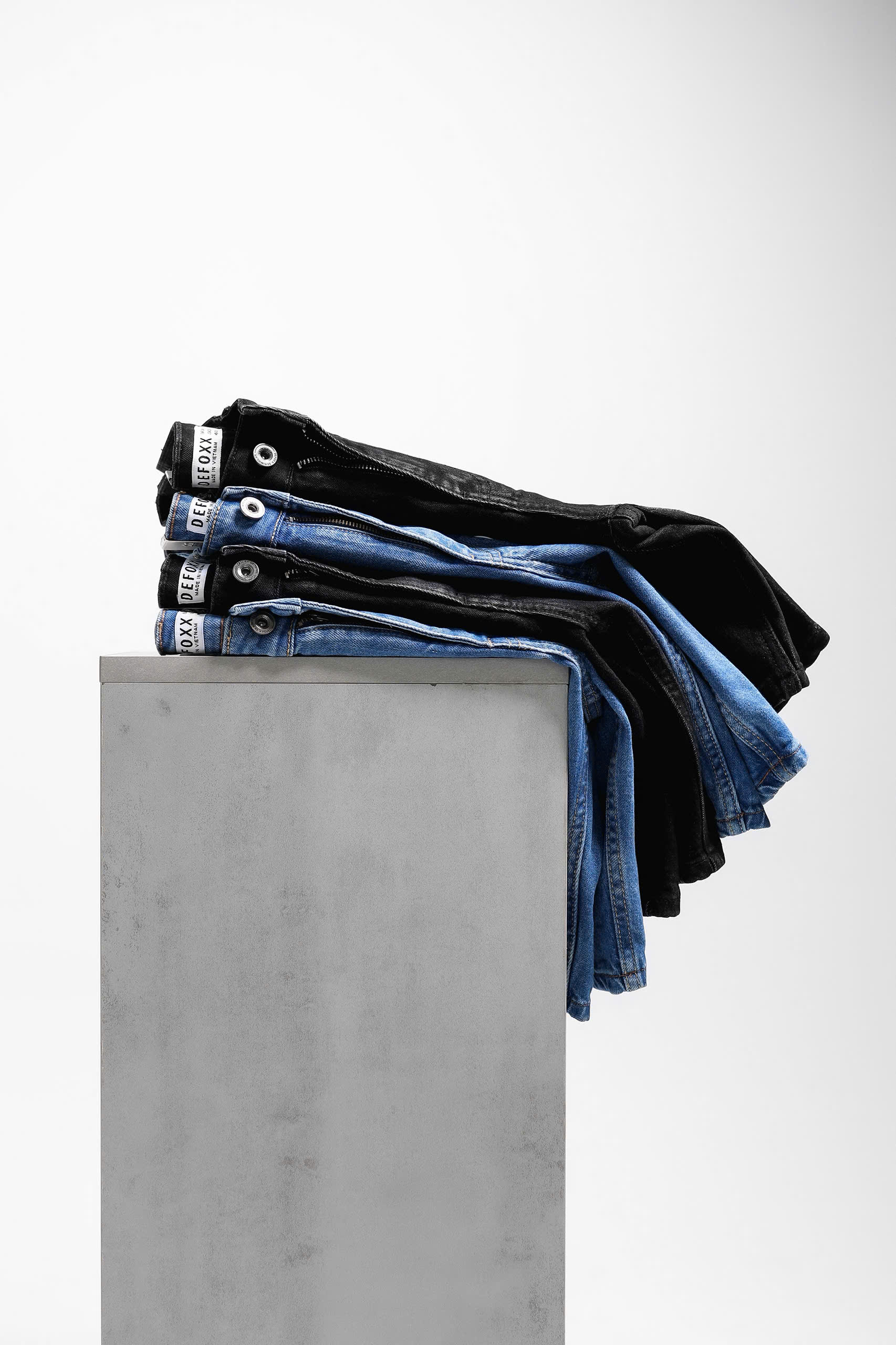 QUẦN SHORT JEANS DEFOXX WASH RÁCH