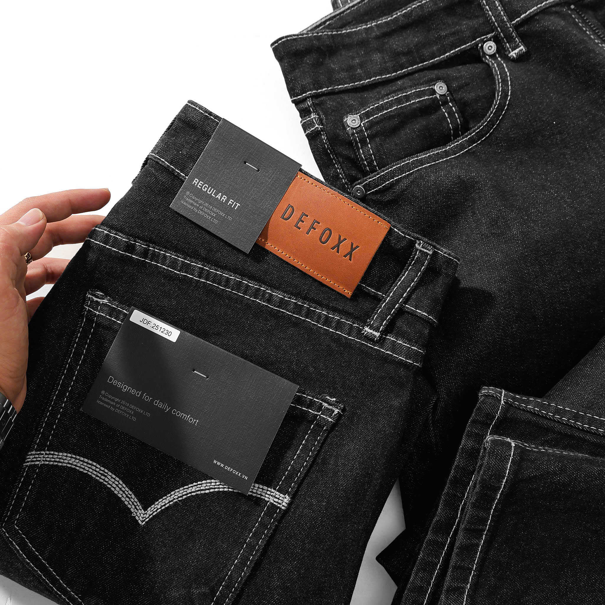 QUẦN JEANS DF INDIGO CHỈ KEM REGULAR-FIT