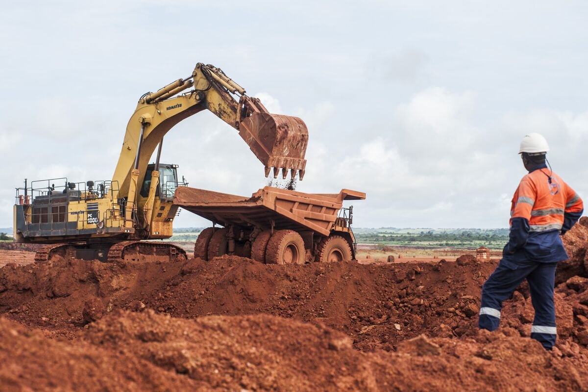 Hình ảnh khai thác quặng bauxite