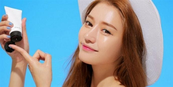 Tiết lộ bí quyết để làn da đẹp suốt mùa hè