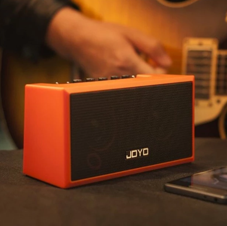 joyo-top-gt-chiec-amp-mini-da-nang-khien-viec-tap-guitar-thu-vi-hon-moi-ngay