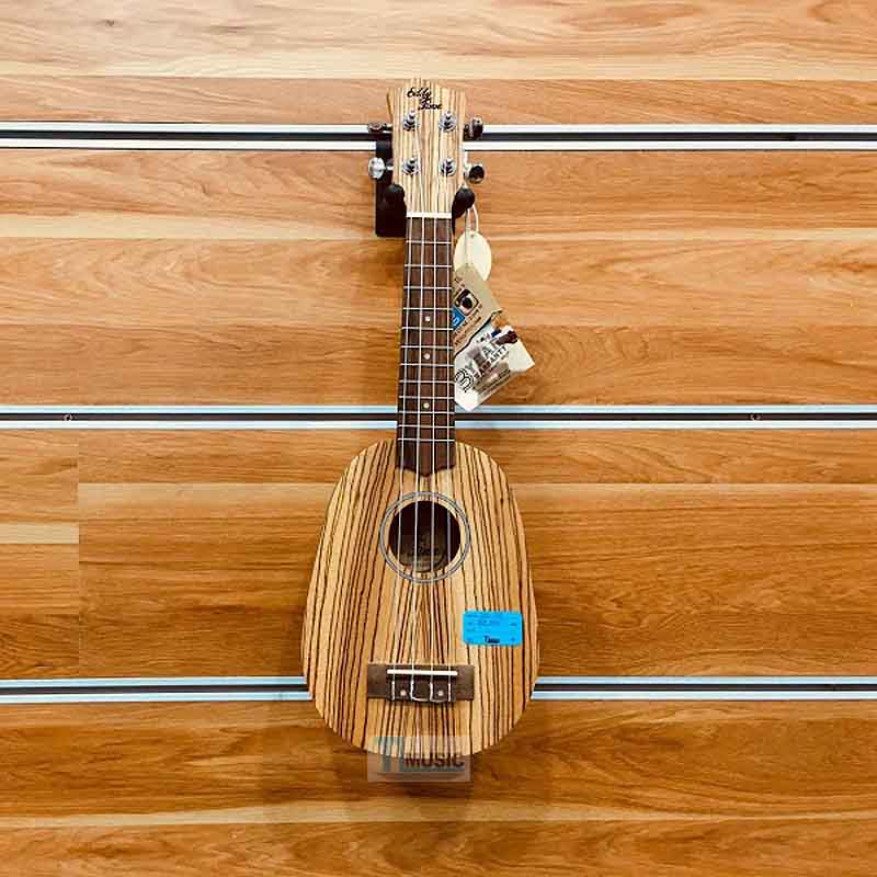 dan-ukulele-soprano-pineapple-eddy-finn-moi