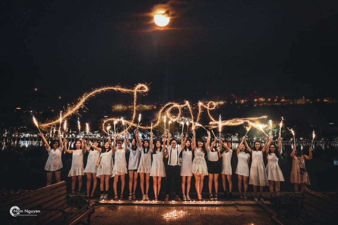 10 Mẫu váy chụp kỷ yếu party night chiếm trọn spotlight buổi tiệc