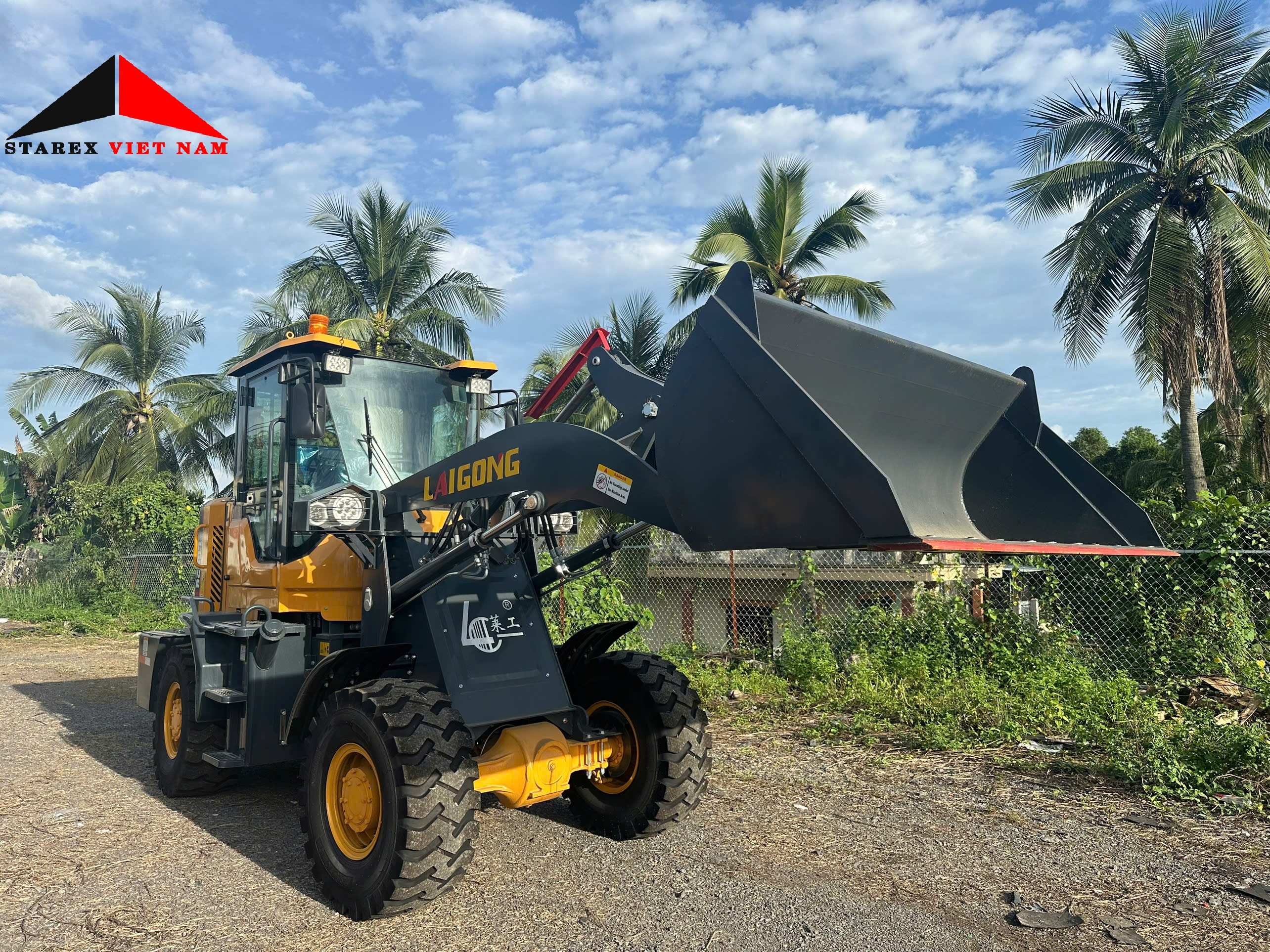 ban-giao-may-xuc-lat-laigong-926-ve-voi-khach-hang-o-gia-lai