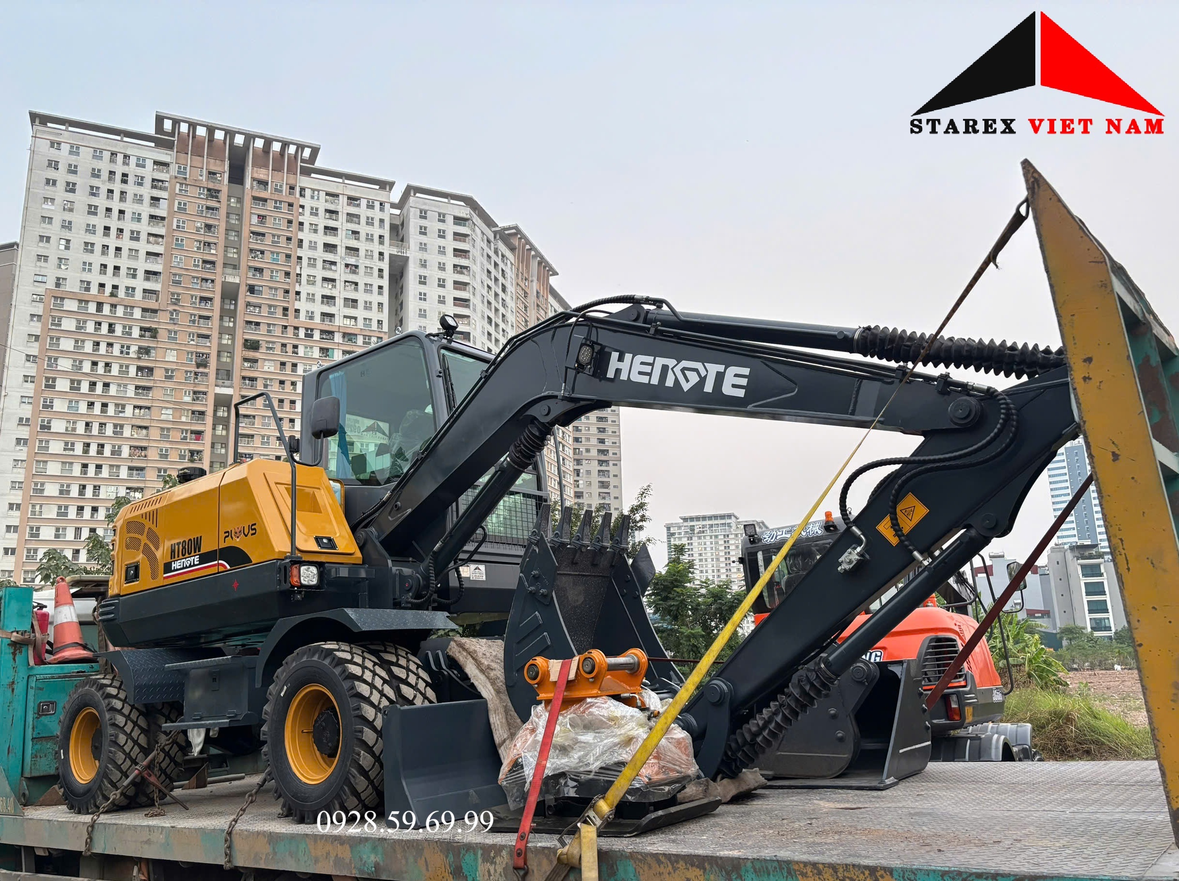 ban-giao-xe-dao-lop-03-hengte-ht80w-plus-ve-cong-truong-xay-dung