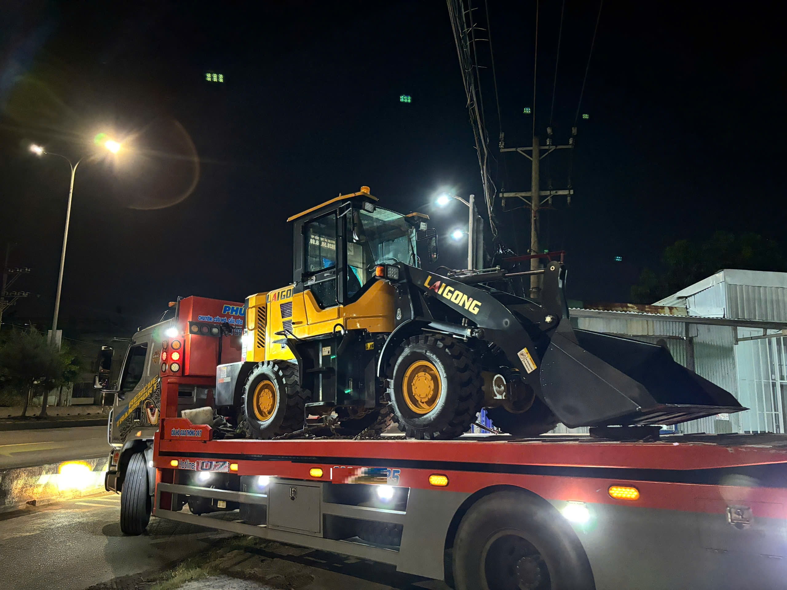 ban-giao-may-xuc-lat-laigong-926-ve-voi-khach-hang-o-lam-dong