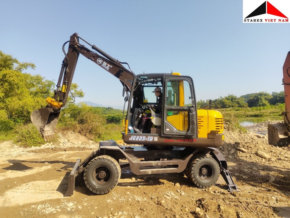 Máy xúc có được lưu thông trên đường bộ không?
