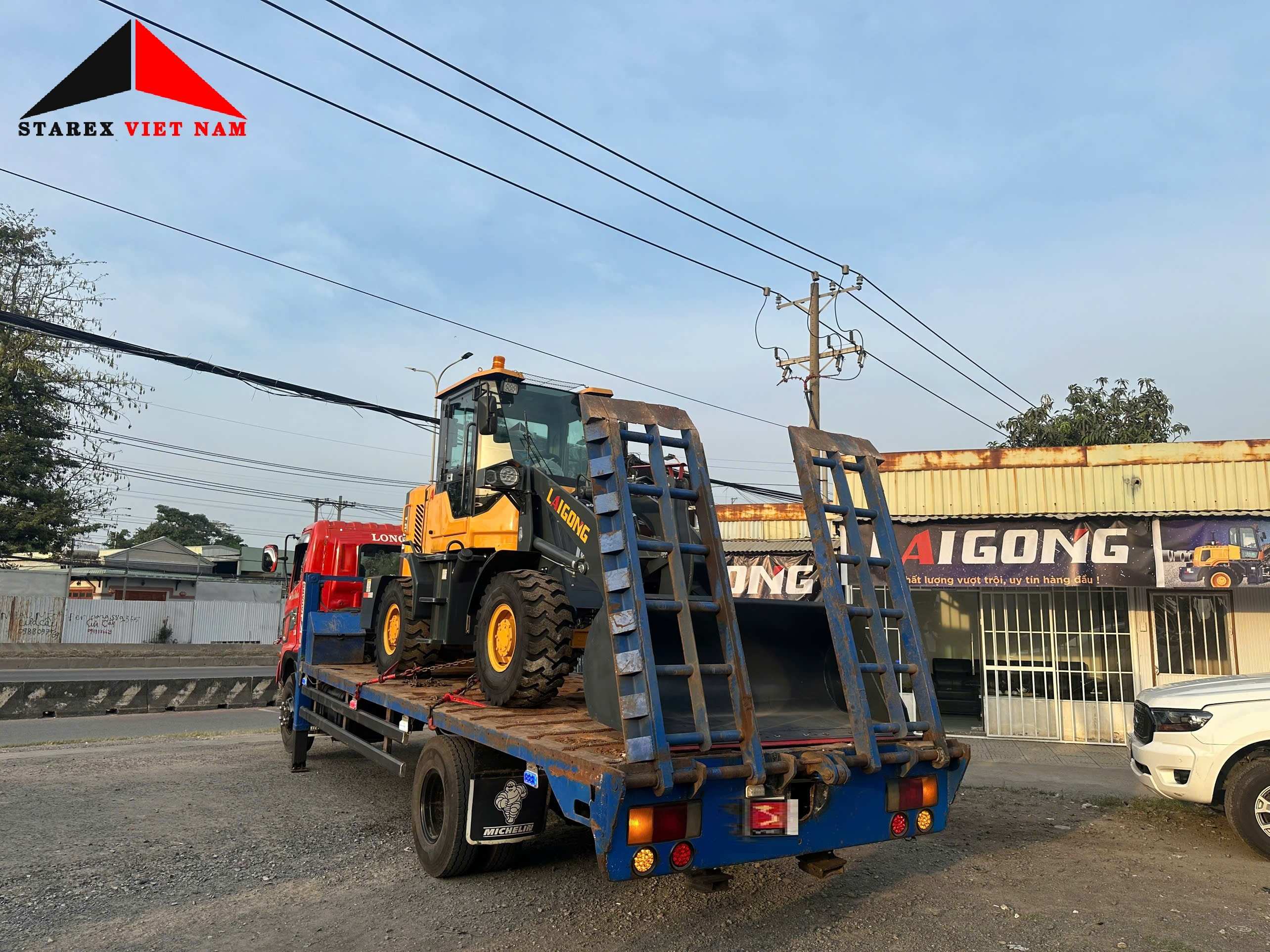 máy xúc lật LAIGONG