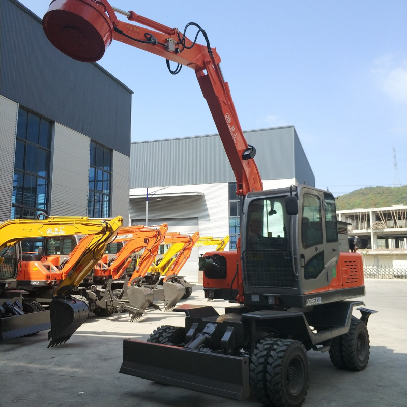  Nam châm điện cho máy xúc giúp việc xử lý kim loại nặng dễ dàng hơn