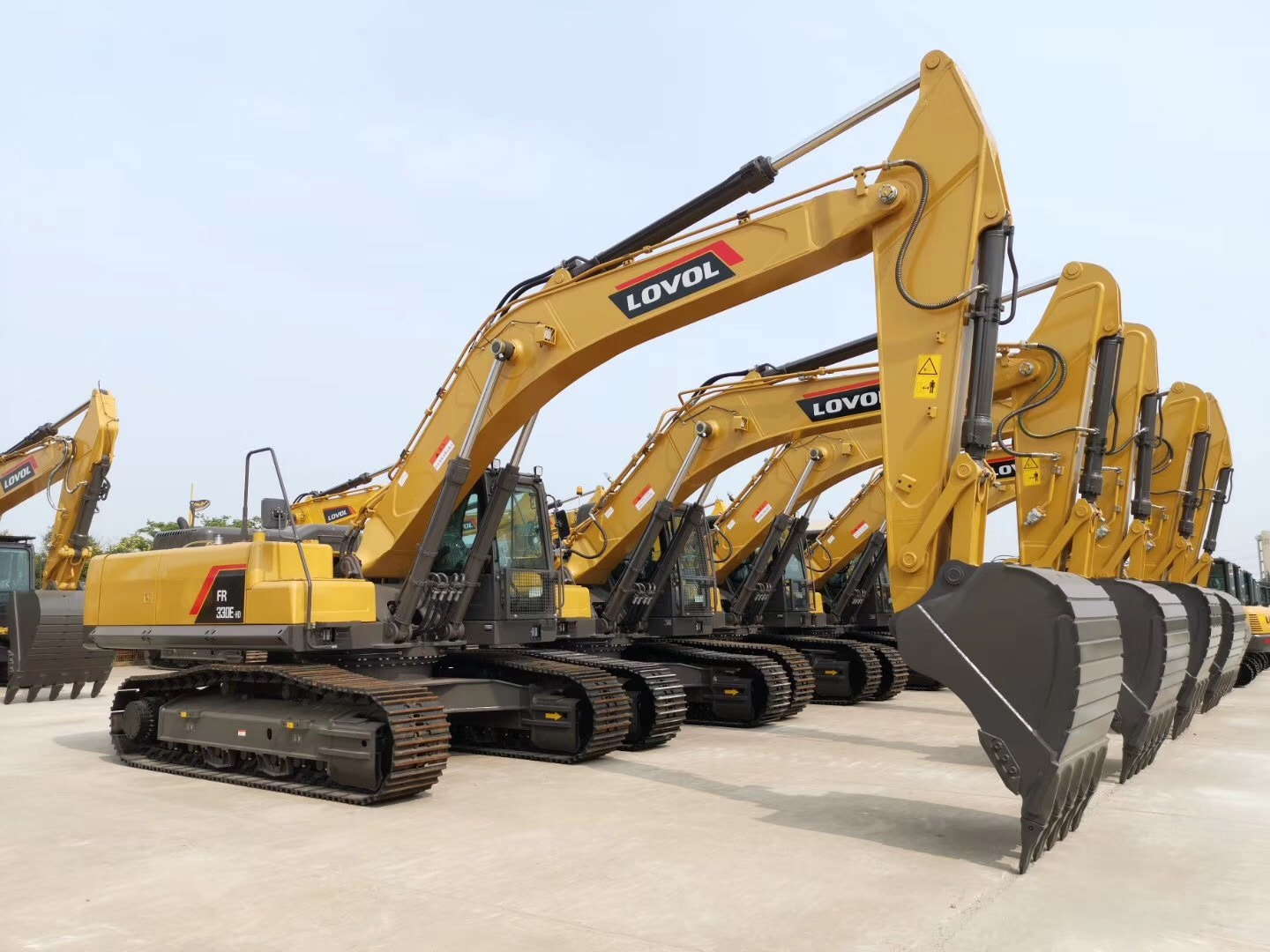 Lựa chọn máy xúc Trung Quốc hay Nhật Bản tùy thuộc vào người dùng